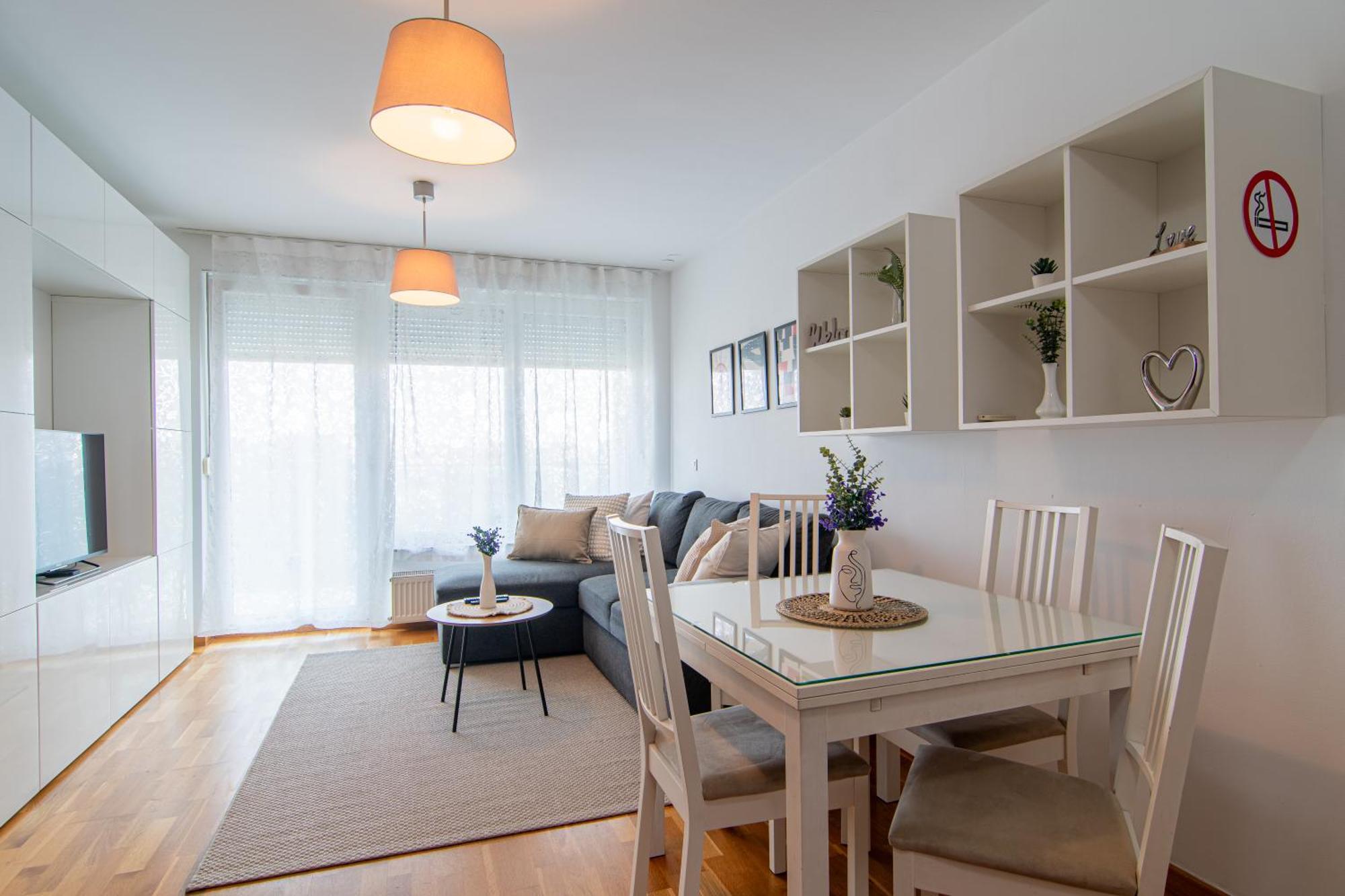 Flexible Selfcheckins 68 - - Garage - Loggia - New Zagreb